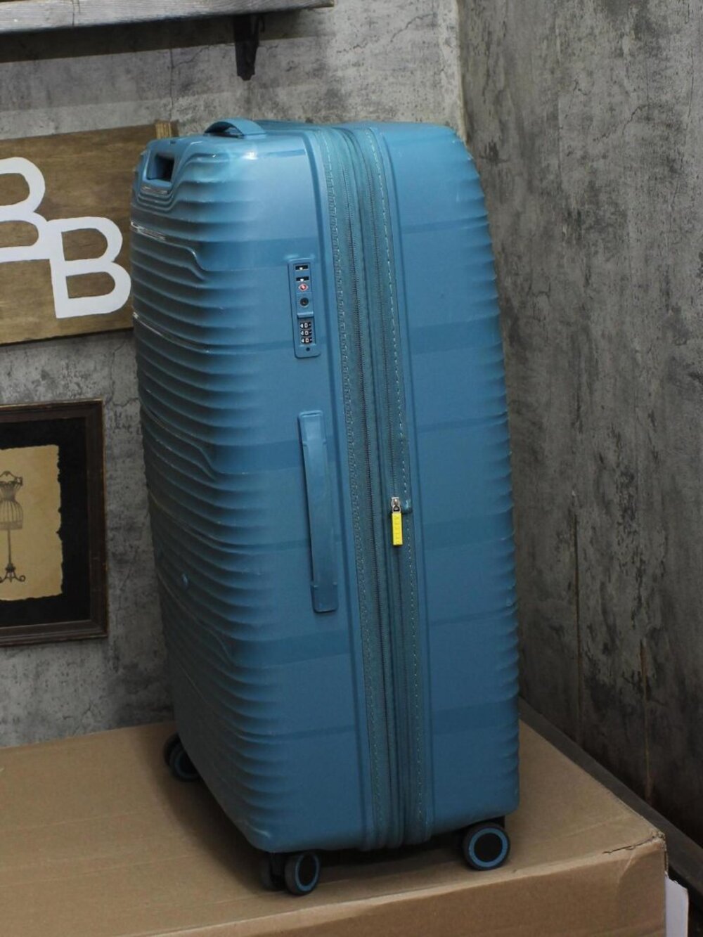 Delsey Paris Dune Hardside Spinner Suitcase Luggage Teal Blue 31" Large Check In - Picture 3 of 12
